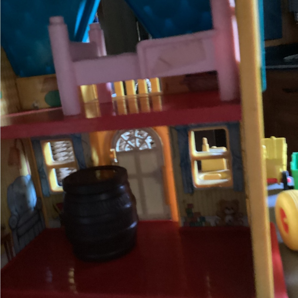 Portable playhouse with carry handles. - Picture 9 of 10